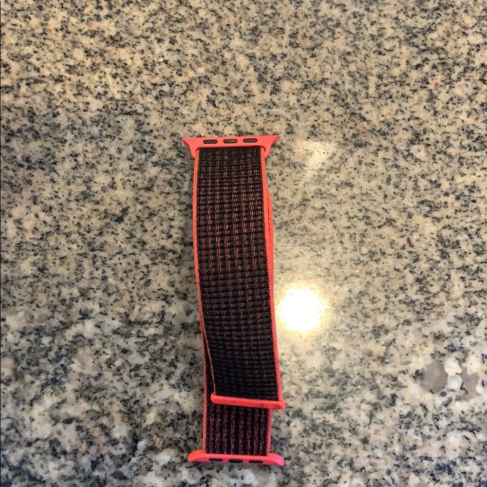 Apple Watch band 42mm also fits 44mm